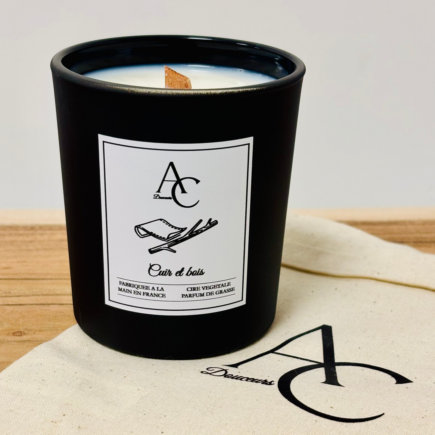 Bougie parfumée – Cuir & Bois